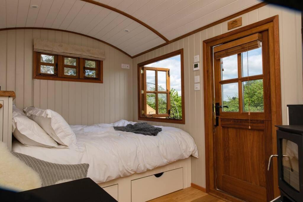 Luxury, Rural Shepherds Hut With Hot Tub Nr Bath Bristol Zewnętrze zdjęcie