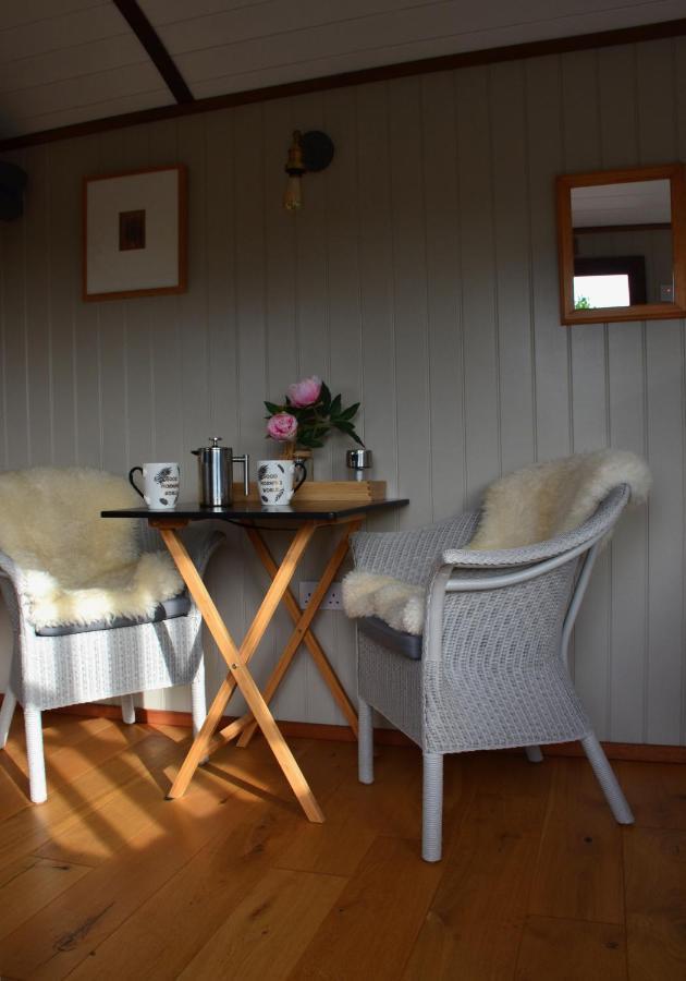 Luxury, Rural Shepherds Hut With Hot Tub Nr Bath Bristol Zewnętrze zdjęcie