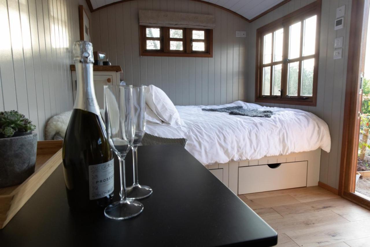 Luxury, Rural Shepherds Hut With Hot Tub Nr Bath Bristol Zewnętrze zdjęcie
