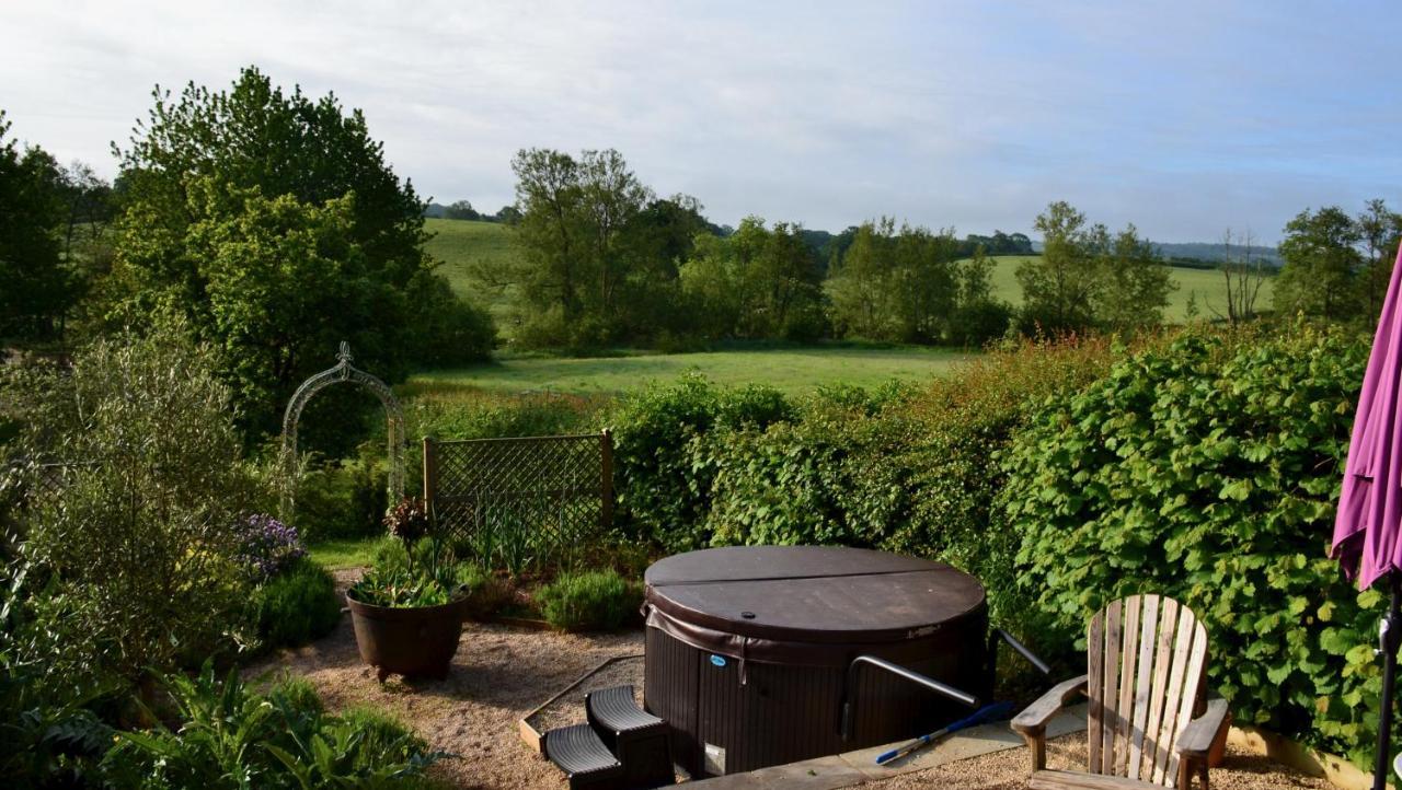 Luxury, Rural Shepherds Hut With Hot Tub Nr Bath Bristol Zewnętrze zdjęcie