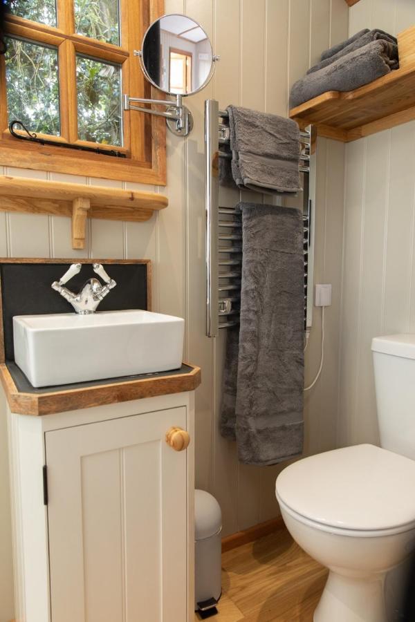 Luxury, Rural Shepherds Hut With Hot Tub Nr Bath Bristol Zewnętrze zdjęcie