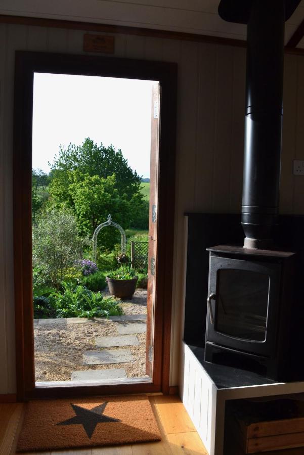 Luxury, Rural Shepherds Hut With Hot Tub Nr Bath Bristol Zewnętrze zdjęcie